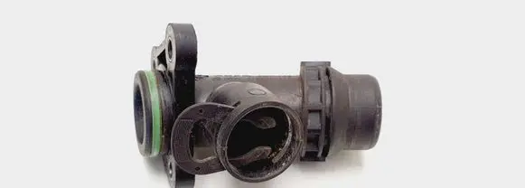 Volkswagen PASSAT B6 Engine coolant pipe/hose 06F121131C