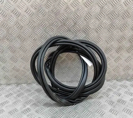 Volvo XC40 Rubber seal front coupe door 32342440