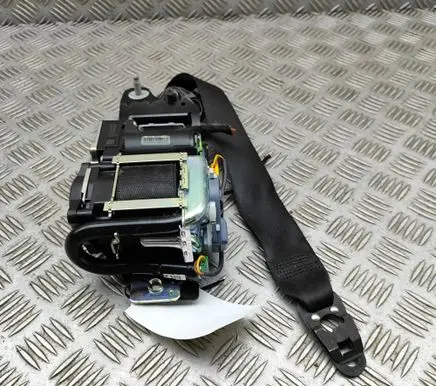Mercedes-Benz C W205 Front seatbelt A2058600185