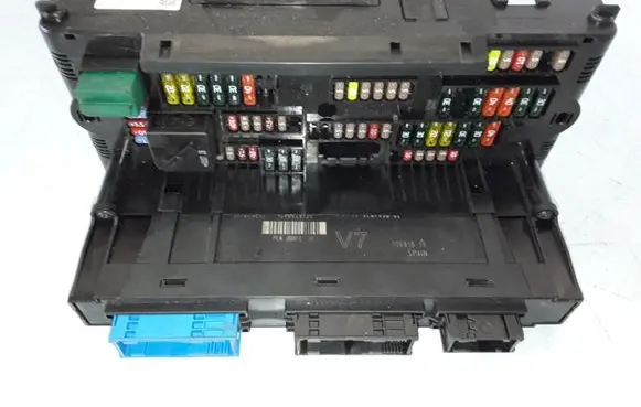 BMW 5 F10 F11 Fuse box set 10681810