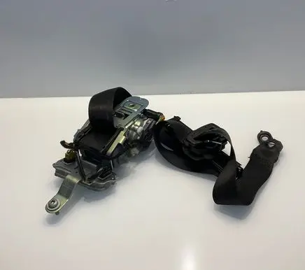 Mercedes-Benz E W212 Front seatbelt A2128606685 040968 2128606585
