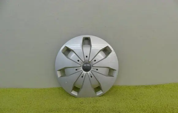 Audi Q2 - R16 wheel hub/cap/trim 81a601147