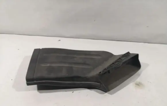 Audi A4 S4 B7 8E 8H Air intake duct part 8E0129618G 8E0129618