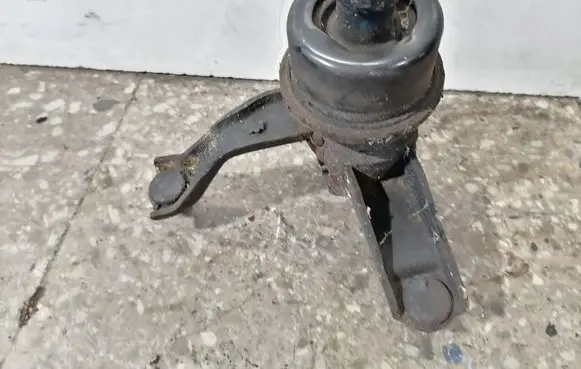 Lexus NX Engine mount bracket