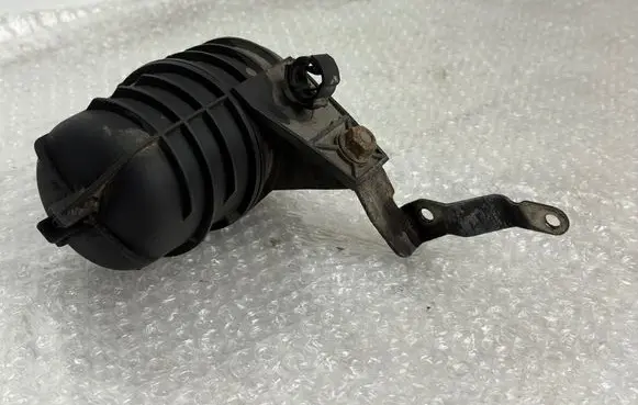 Vacuum air tank