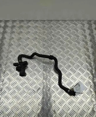 BMW 4 F32 F33 Engine coolant pipe/hose 8597638