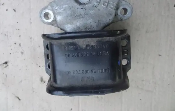 Peugeot 5008 Engine mount vacuum valve 9636270080