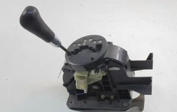 Suzuki Grand Vitara II Gear shifter/selector