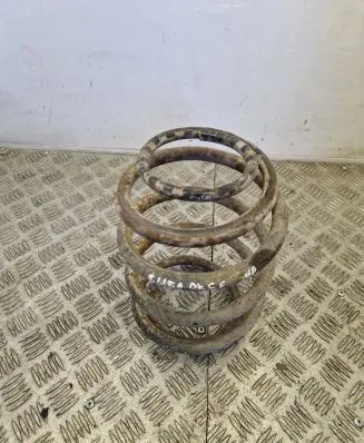 Jeep Cherokee III KJ Rear coil spring