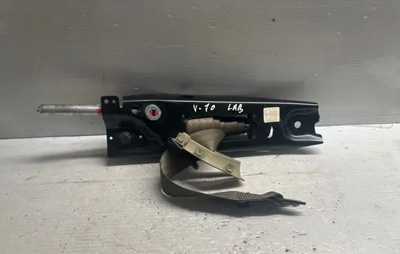 Volvo V70 Front seatbelt
