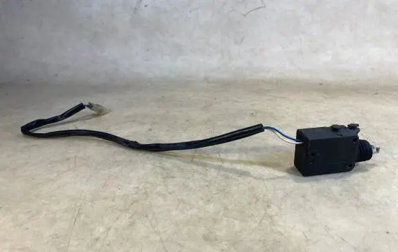 Mercedes-Benz G W461 W463 1st Gen Front door lock motor A0048202542