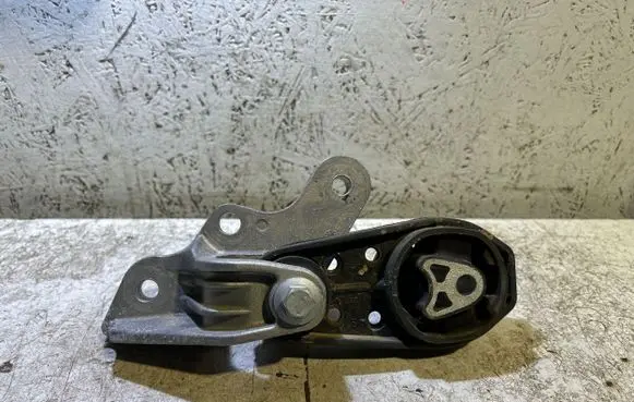 Ford Puma Engine mount bracket