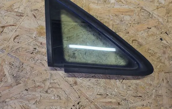 Volkswagen Touran I Front triangle window/glass 1T0845412