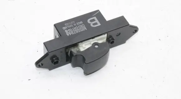 Mitsubishi ASX Electric window control switch C8DD411MB
