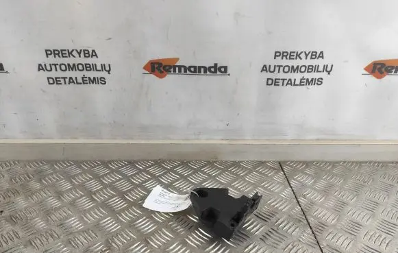 Loading door lock