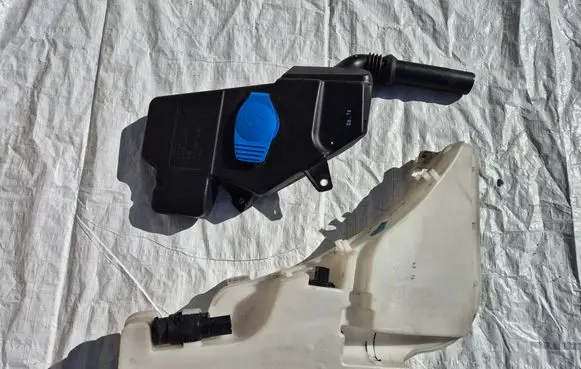 Audi A6 S6 C7 4G Windshield washer fluid reservoir/tank 4G8955451F 4G1955462A