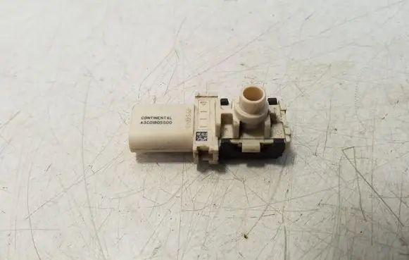 Ford Kuga III Fuel pressure sensor KJ6A9C052AA