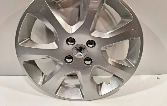 Peugeot 207 R15 wheel hub/cap/trim 9684481480