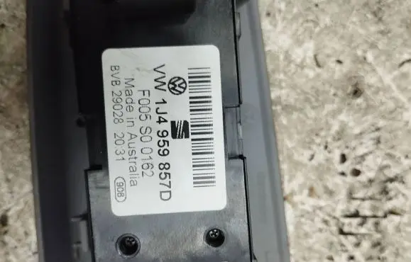 Volkswagen Golf IV Electric window control switch 1J4959857D F005S00162