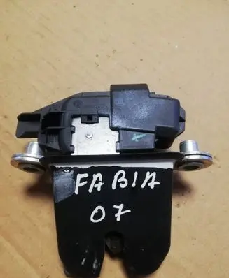 Skoda Fabia Mk2 (5J) Loading door lock 5J0827501B