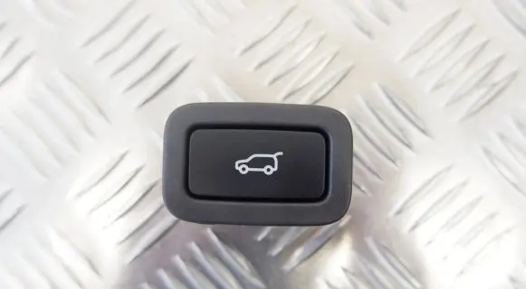 Tailgate opening switch