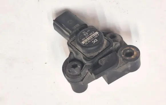 Mercedes-Benz C W204 Air pressure sensor A0071530028 0261230196 1001191B10
