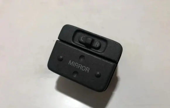 Wing mirror switch