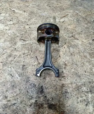 Piston with connecting rod