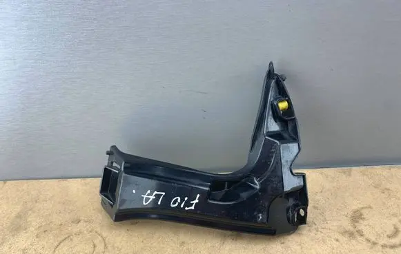 Front bumper mounting bracket