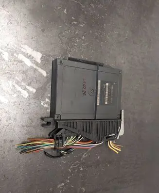 Mercedes-Benz E W210 Comfort/convenience module 2108203826