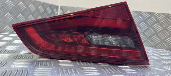 Tailgate rear/tail lights