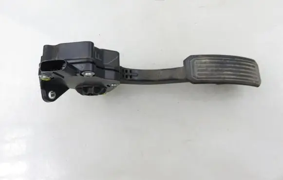Toyota RAV 4 (XA30) Accelerator throttle pedal 1988007270 7811042010
