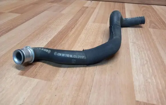 Mercedes-Benz C W204 Engine coolant pipe/hose A2045017182