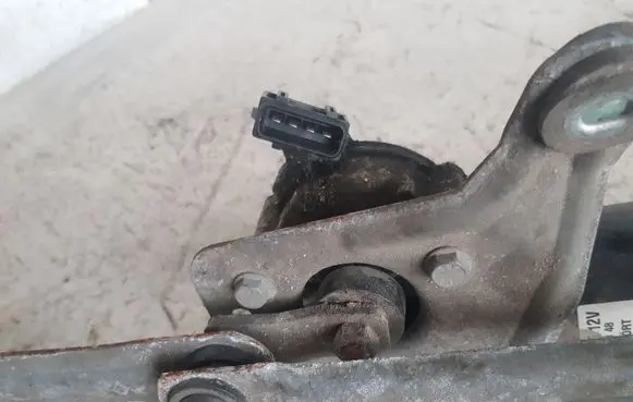 Volvo XC70 Front wiper linkage and motor