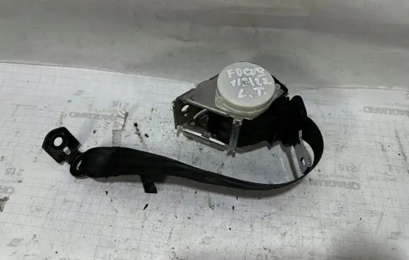 Ford Focus Seat belt trim 