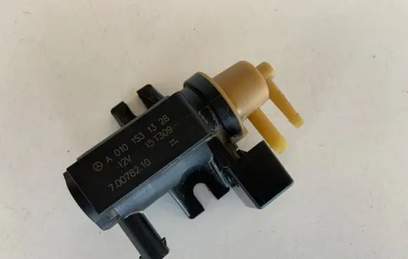 Mercedes-Benz CLA C117 X117 W117 Turbo solenoid valve A0101531328