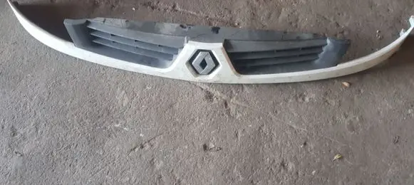 Renault Megane II Front bumper upper radiator grill
