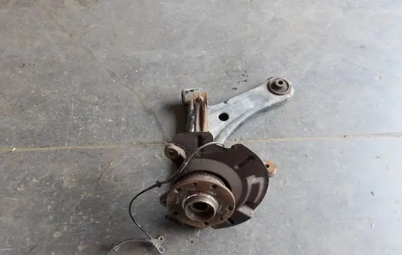 Suzuki Vitara (LY) Front wheel hub spindle knuckle