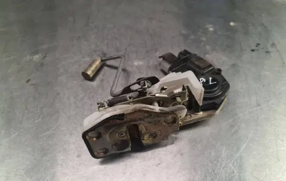 Honda HR-V Front door lock