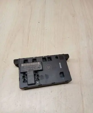 Mercedes-Benz C W203 Door control unit/module 2038201485 351324