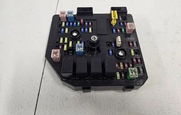 Chevrolet Captiva Fuse box set 95137841