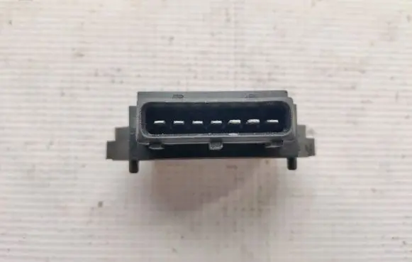 Volkswagen Golf II Ignition amplifier control unit 211905351D 338738