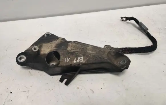 BMW 1 E81 E87 Engine mounting bracket 6760307