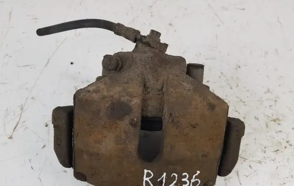 Volkswagen PASSAT B6 Front brake caliper