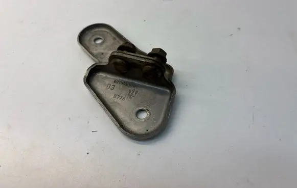 Maserati Levante Muffler mount bracket/holder 670030018