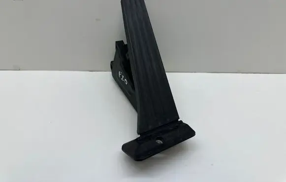 BMW 1 F20 F21 Accelerator throttle pedal 6853175