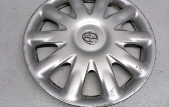 Toyota Corolla E120 E130 R15 wheel hub/cap/trim 4260205050