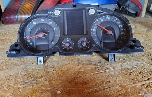 Volkswagen PASSAT B6 Speedometer (instrument cluster) 3C0920870P X0033000