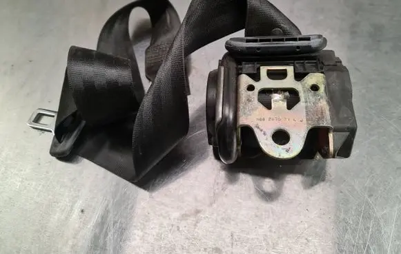 Audi A6 S6 C5 4B Middle seatbelt (rear) 4B9857807 560380800