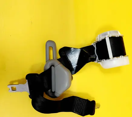 Middle seatbelt (rear)